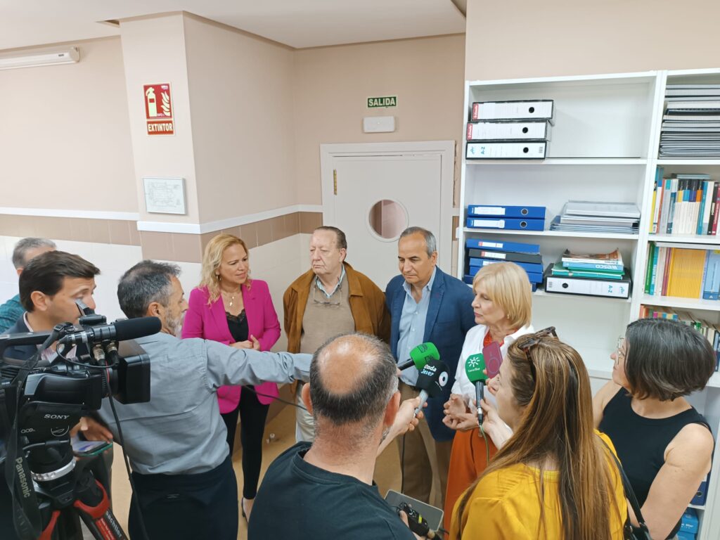 atendiendo a medios de comunicación